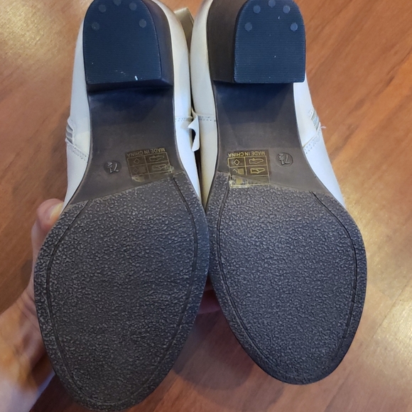 White booties - Picture 3 of 3